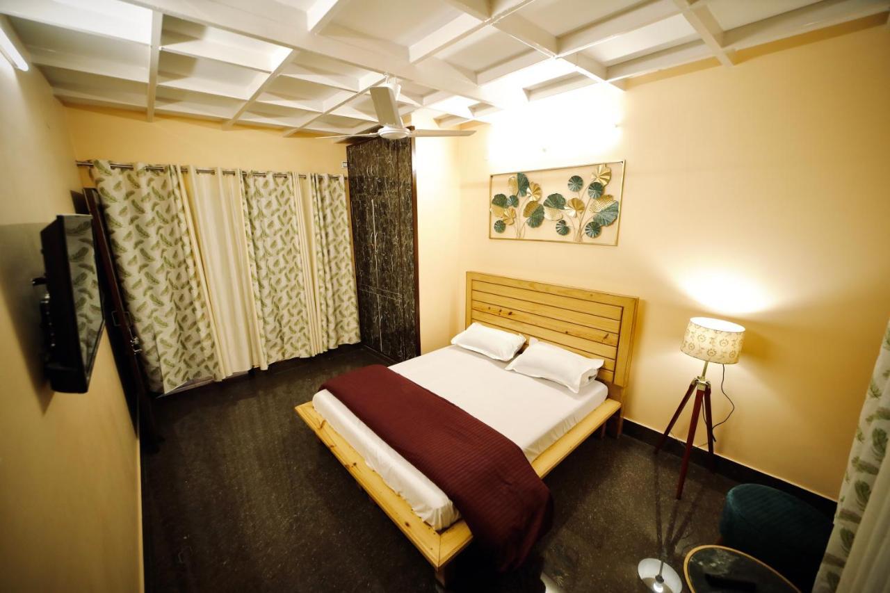 Hotel The Location, A Penthouse à Dehradun Extérieur photo