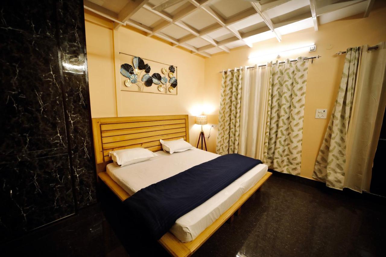 Hotel The Location, A Penthouse à Dehradun Extérieur photo