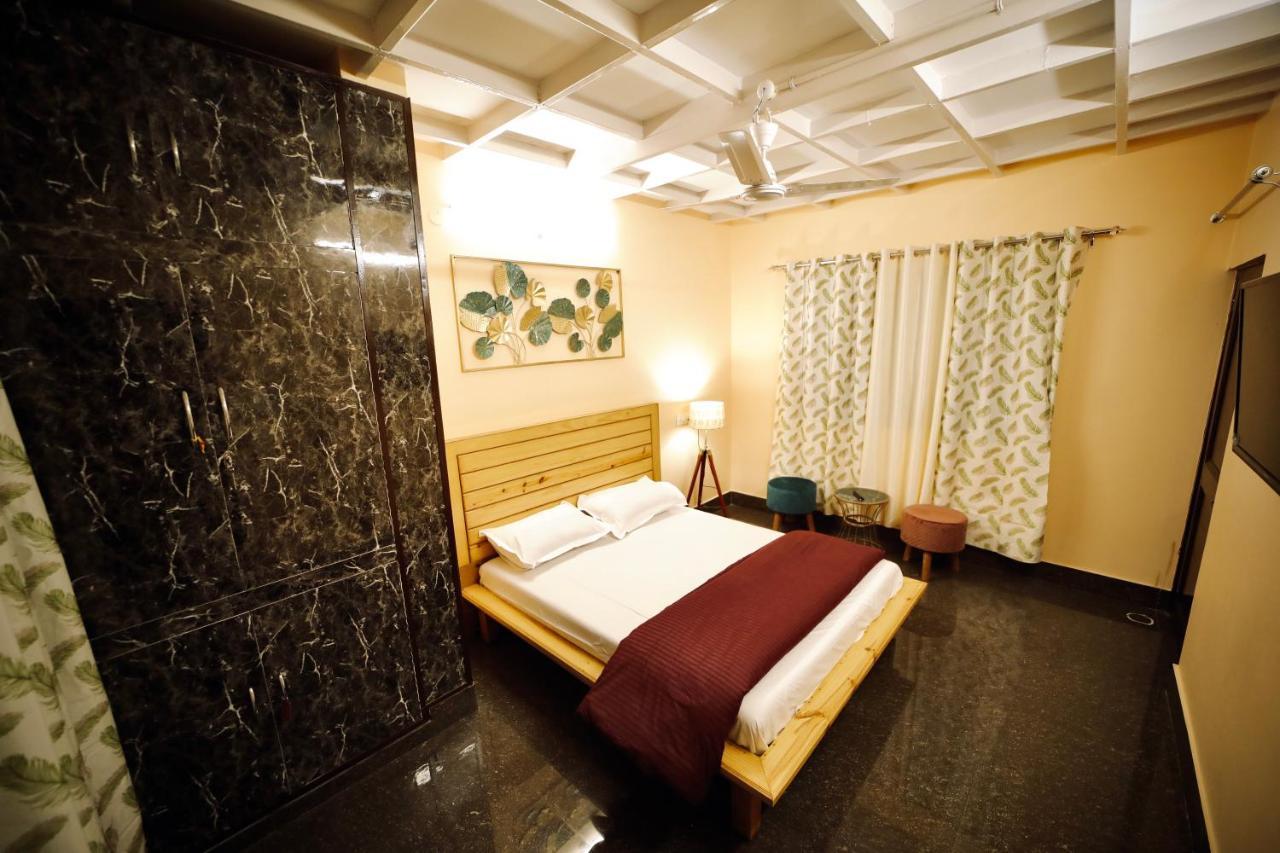 Hotel The Location, A Penthouse à Dehradun Extérieur photo