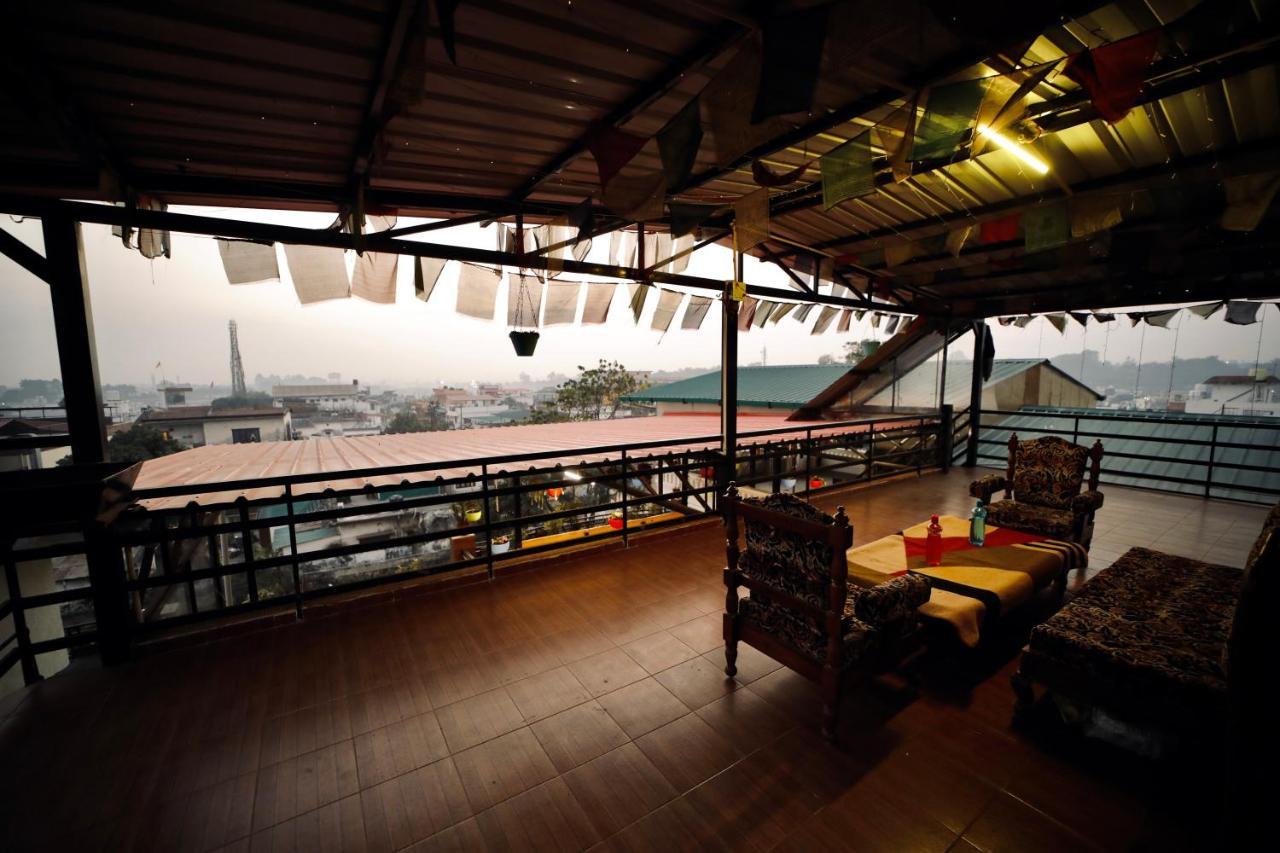 Hotel The Location, A Penthouse à Dehradun Extérieur photo