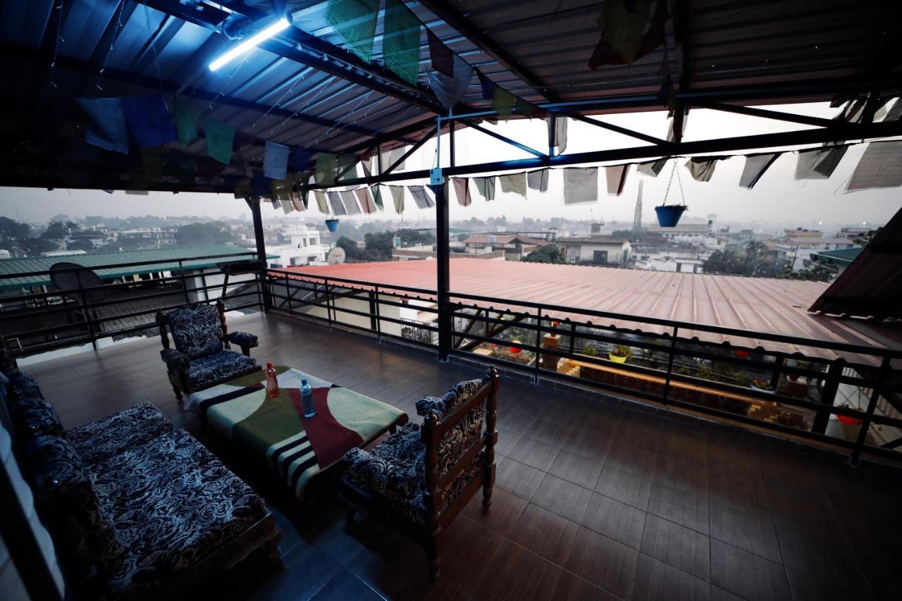 Hotel The Location, A Penthouse à Dehradun Extérieur photo