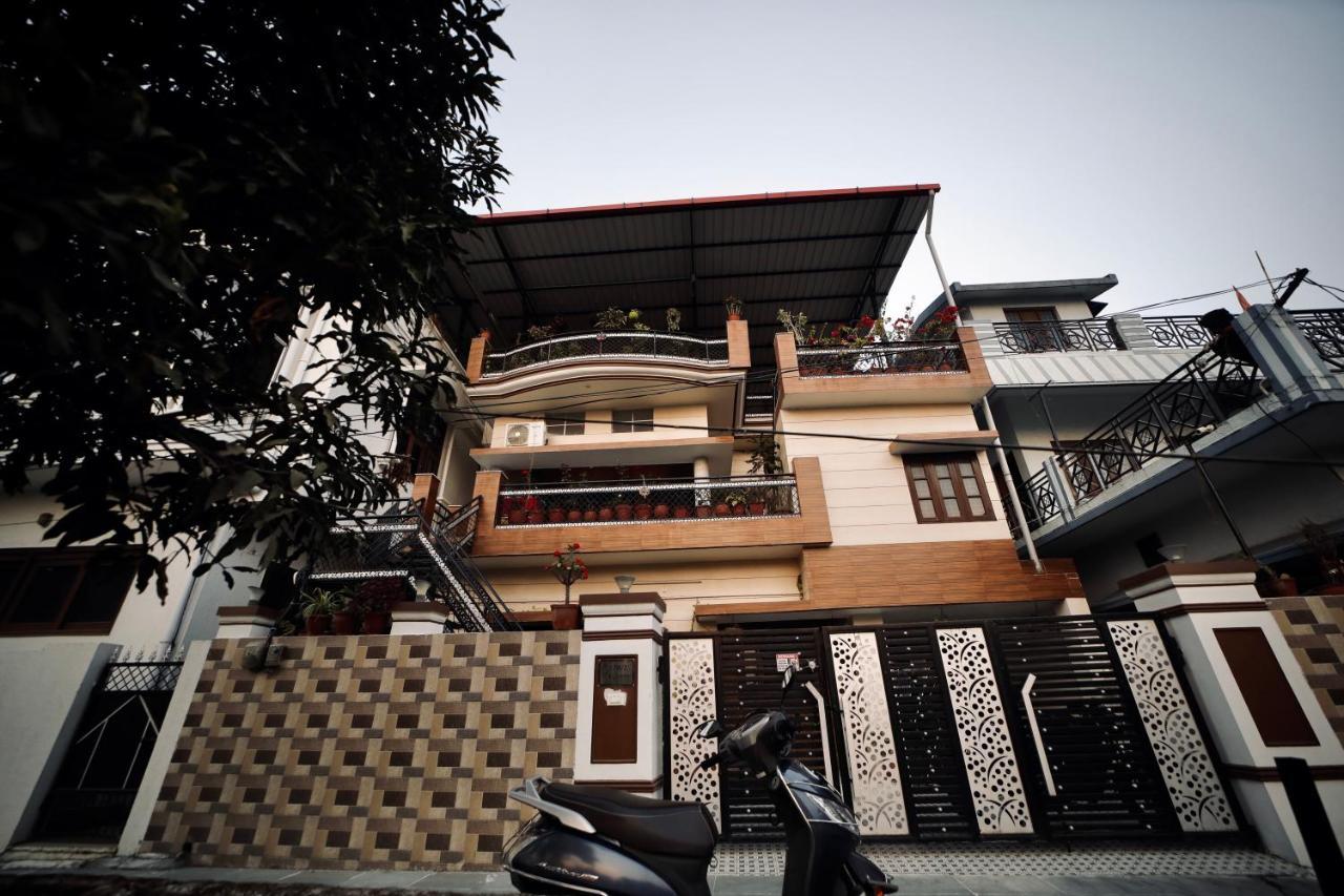 Hotel The Location, A Penthouse à Dehradun Extérieur photo