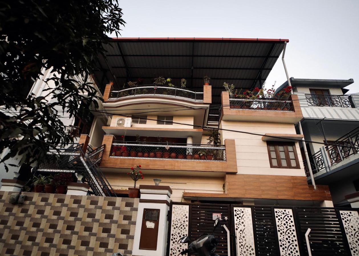 Hotel The Location, A Penthouse à Dehradun Extérieur photo