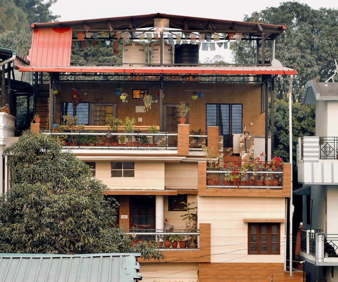 Hotel The Location, A Penthouse à Dehradun Extérieur photo